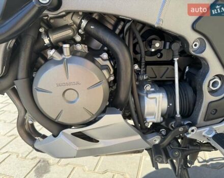 Серый Хонда VFR 1200X Crosstourer, объемом двигателя 1.24 л и пробегом 27 тыс. км за 12300 $, фото 10 на Automoto.ua