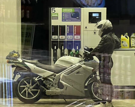 Білий Хонда VFR 750F, об'ємом двигуна 0.75 л та пробігом 90 тис. км за 3800 $, фото 7 на Automoto.ua