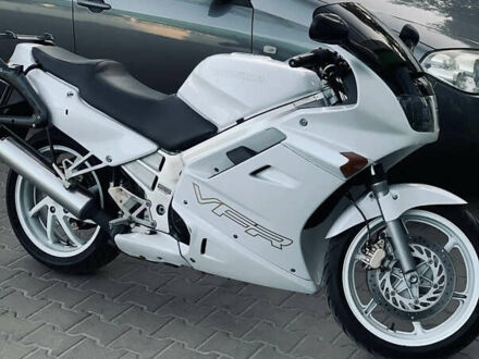 Білий Хонда VFR 750F, об'ємом двигуна 0.75 л та пробігом 90 тис. км за 3800 $, фото 1 на Automoto.ua