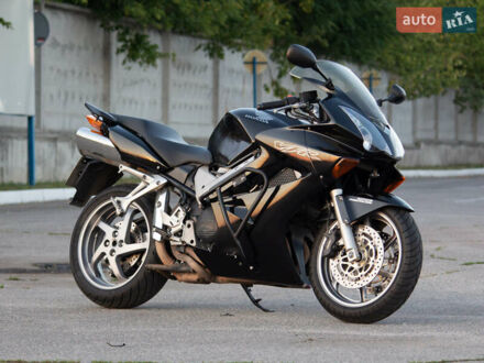 Хонда VFR 800 2003 в Харькове на Automoto.ua Черный Хонда VFR 800, объемом двигателя 0.8 л и пробегом 81 тыс. км за 5500 $, фото 1 на Automoto.ua