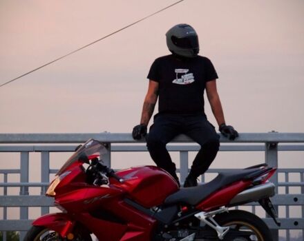 Хонда VFR 800, об'ємом двигуна 0.8 л та пробігом 0 тис. км за 7500 $, фото 1 на Automoto.ua