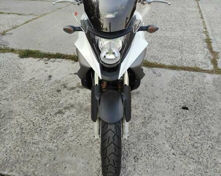 Хонда VFR 800X Crossrunner 2012 в Харькове на Automoto.ua Белый Хонда VFR 800X Crossrunner, объемом двигателя 0.8 л и пробегом 30 тыс. км за 7700 $, фото 7 на Automoto.ua
