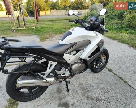 Хонда VFR 800X Crossrunner 2012 в Харькове на Automoto.ua Белый Хонда VFR 800X Crossrunner, объемом двигателя 0.8 л и пробегом 30 тыс. км за 7700 $, фото 20 на Automoto.ua