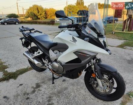 Хонда VFR 800X Crossrunner 2012 в Харькове на Automoto.ua Белый Хонда VFR 800X Crossrunner, объемом двигателя 0.8 л и пробегом 30 тыс. км за 7700 $, фото 5 на Automoto.ua