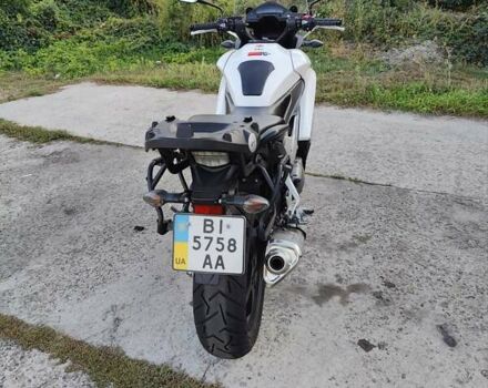 Хонда VFR 800X Crossrunner 2012 в Харькове на Automoto.ua Белый Хонда VFR 800X Crossrunner, объемом двигателя 0.8 л и пробегом 30 тыс. км за 7700 $, фото 19 на Automoto.ua