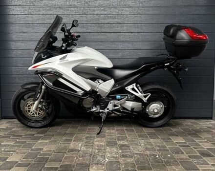 Хонда VFR 800X Crossrunner 2013 у Белой Церкве на Automoto.ua Білий Хонда VFR 800X Crossrunner, об'ємом двигуна 0.78 л та пробігом 26 тис. км за 8200 $, фото 5 на Automoto.ua
