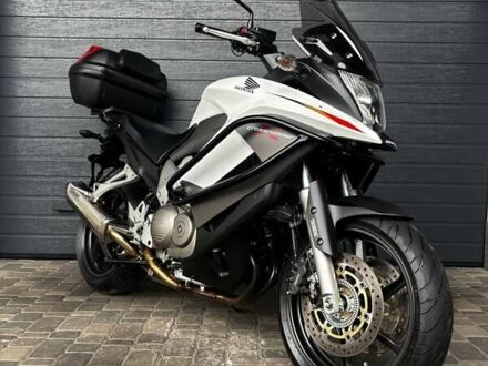Хонда VFR 800X Crossrunner 2013 в Белой Церкве на Automoto.ua Белый Хонда VFR 800X Crossrunner, объемом двигателя 0.78 л и пробегом 26 тыс. км за 8200 $, фото 1 на Automoto.ua