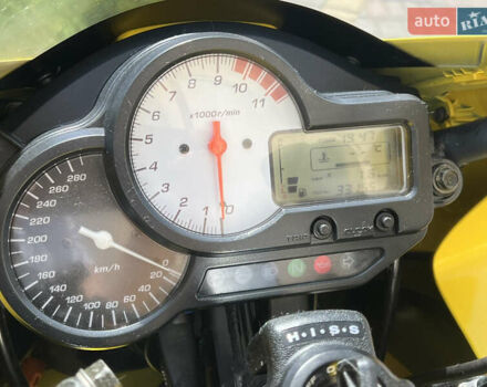 Желтый Хонда VTR 1000, объемом двигателя 1 л и пробегом 33 тыс. км за 4750 $, фото 2 на Automoto.ua