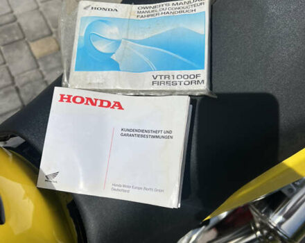 Желтый Хонда VTR 1000, объемом двигателя 1 л и пробегом 33 тыс. км за 4750 $, фото 4 на Automoto.ua