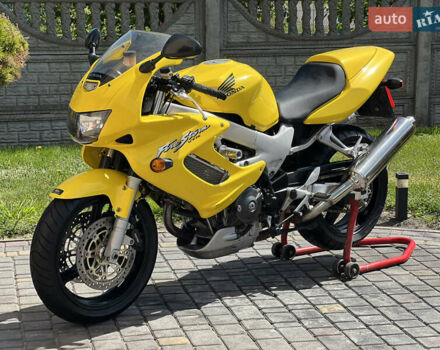 Желтый Хонда VTR 1000, объемом двигателя 1 л и пробегом 33 тыс. км за 4750 $, фото 17 на Automoto.ua