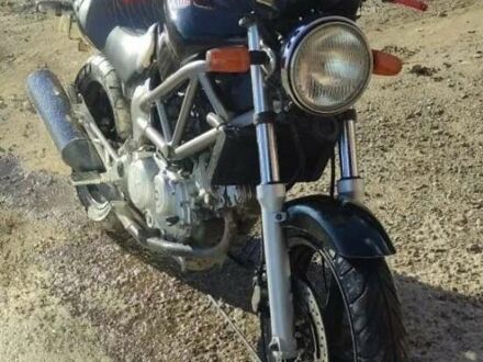 Хонда VTR 250 2000 у Новодністровськ на Automoto.ua Чорний Хонда VTR 250, об'ємом двигуна 0 л та пробігом 26 тис. км за 2400 $, фото 1 на Automoto.ua