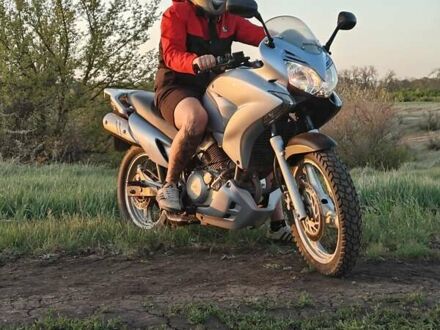 Серый Хонда XL 125V Varadero, объемом двигателя 0 л и пробегом 50 тыс. км за 1600 $, фото 1 на Automoto.ua