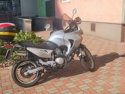Хонда XL 650V Transalp 2002 в Киеве на Automoto.ua Серый Хонда XL 650V Transalp, объемом двигателя 0.65 л и пробегом 90 тыс. км за 3650 $, фото 1 на Automoto.ua