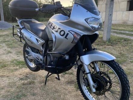 Хонда XL 650V Transalp 2003 в Мерефа на Automoto.ua Серый Хонда XL 650V Transalp, объемом двигателя 0.65 л и пробегом 82 тыс. км за 3100 $, фото 1 на Automoto.ua