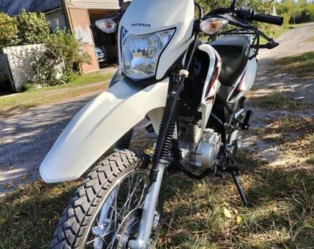 Хонда XR 150L 2015 в Белой Церкве на Automoto.ua Белый Хонда XR 150L, объемом двигателя 0.15 л и пробегом 11 тыс. км за 2000 $, фото 2 на Automoto.ua