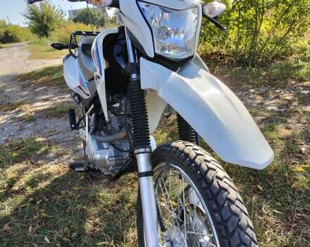 Хонда XR 150L 2015 в Белой Церкве на Automoto.ua Белый Хонда XR 150L, объемом двигателя 0.15 л и пробегом 11 тыс. км за 2000 $, фото 6 на Automoto.ua