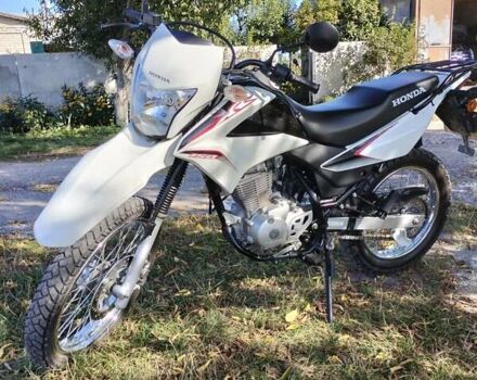 Хонда XR 150L 2015 в Белой Церкве на Automoto.ua Белый Хонда XR 150L, объемом двигателя 0.15 л и пробегом 11 тыс. км за 2000 $, фото 4 на Automoto.ua