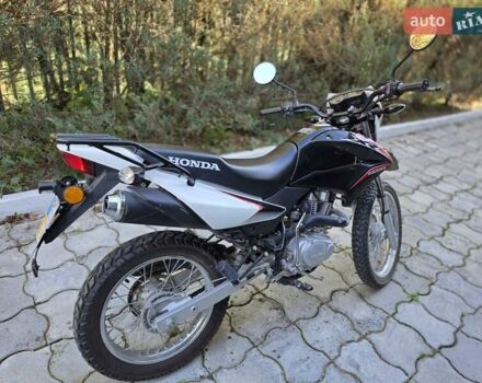 Хонда XR 150L 2014 в Львове на Automoto.ua Черный Хонда XR 150L, объемом двигателя 0.15 л и пробегом 3 тыс. км за 2000 $, фото 6 на Automoto.ua
