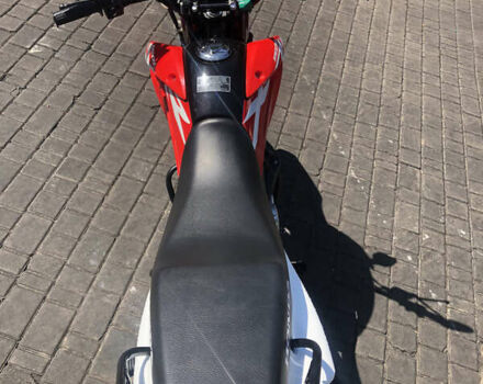 Красный Хонда XR 150L, объемом двигателя 0.15 л и пробегом 4 тыс. км за 1950 $, фото 8 на Automoto.ua
