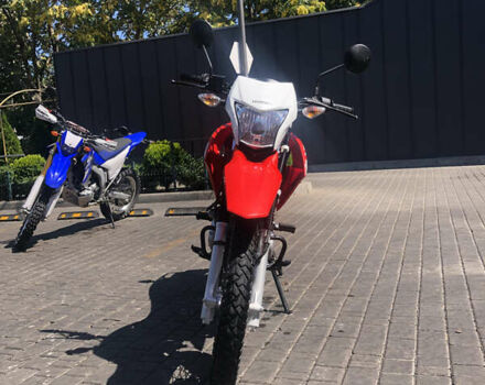 Красный Хонда XR 150L, объемом двигателя 0.15 л и пробегом 4 тыс. км за 1950 $, фото 4 на Automoto.ua