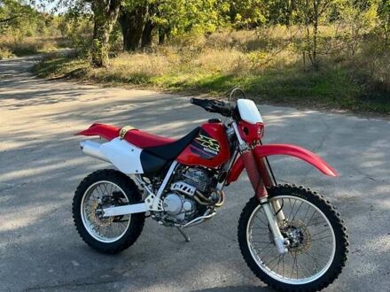 Хонда XR 250R 2000 у Светловдске на Automoto.ua Червоний Хонда XR 250R, об'ємом двигуна 0.25 л та пробігом 37 тис. км за 3150 $, фото 1 на Automoto.ua