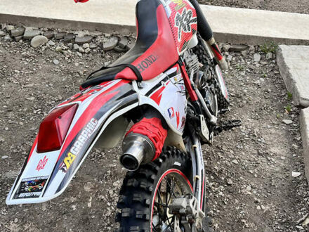 Хонда XR 250R 2004 у Верховине на Automoto.ua Червоний Хонда XR 250R, об'ємом двигуна 0.25 л та пробігом 6 тис. км за 2750 $, фото 1 на Automoto.ua