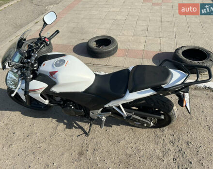 Белый Хонда CB 400F, объемом двигателя 0.4 л и пробегом 14 тыс. км за 4700 $, фото 2 на Automoto.ua
