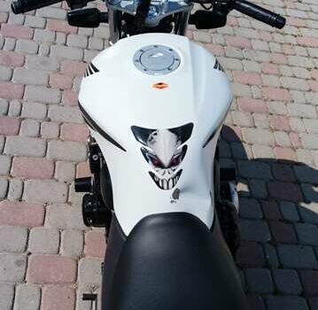 Белый Хонда CB 400SF, объемом двигателя 0.4 л и пробегом 40 тыс. км за 2500 $, фото 6 на Automoto.ua