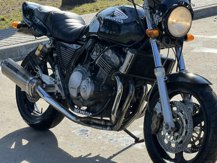Хонда CB 400SF 1998 в Дубно на Automoto.ua Черный Хонда CB 400SF, объемом двигателя 0.4 л и пробегом 58 тыс. км за 2800 $, фото 1 на Automoto.ua