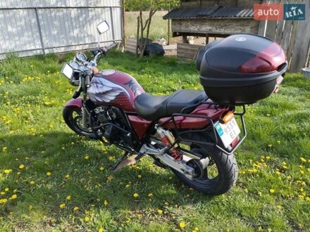 Хонда CB 400SF 1993 в Сторожинце на Automoto.ua Красный Хонда CB 400SF, объемом двигателя 0.4 л и пробегом 24 тыс. км за 3100 $, фото 1 на Automoto.ua