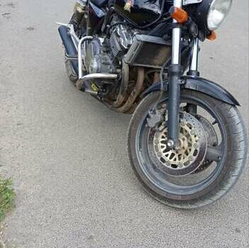 Хонда CB 400SF, объемом двигателя 0.4 л и пробегом 19 тыс. км за 2350 $, фото 4 на Automoto.ua