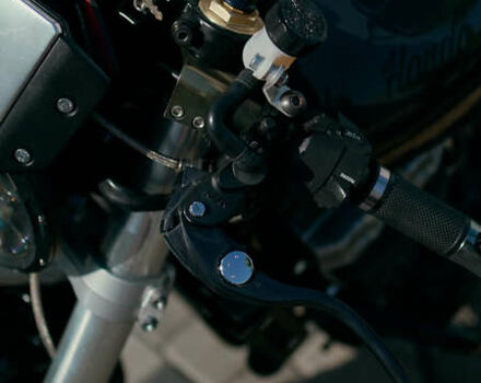 Сірий Хонда CB 400SF, об'ємом двигуна 0.4 л та пробігом 60 тис. км за 5499 $, фото 6 на Automoto.ua