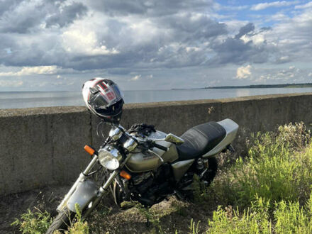 Хонда CB 400SF 2001 в Вышгороде на Automoto.ua Серый Хонда CB 400SF, объемом двигателя 0.39 л и пробегом 42 тыс. км за 3100 $, фото 1 на Automoto.ua