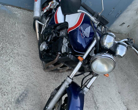 Хонда CB 400SF 1998 у Чернівцях на Automoto.ua Синій Хонда CB 400SF, об'ємом двигуна 0.4 л та пробігом 30 тис. км за 2600 $, фото 3 на Automoto.ua