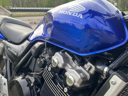 Хонда CB 400SF 2002 в Врадиевке на Automoto.ua Синий Хонда CB 400SF, объемом двигателя 0.4 л и пробегом 38 тыс. км за 4000 $, фото 1 на Automoto.ua