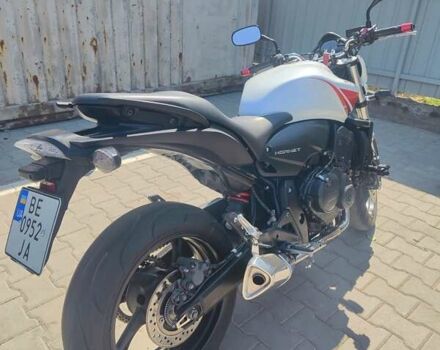 Білий Хонда CB 600F Hornet, об'ємом двигуна 0.6 л та пробігом 29 тис. км за 6000 $, фото 6 на Automoto.ua