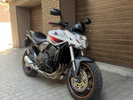 Белый Хонда CB 600F Hornet, объемом двигателя 0.6 л и пробегом 33 тыс. км за 5800 $, фото 1 на Automoto.ua