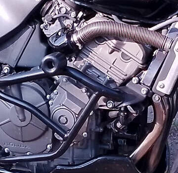 Черный Хонда CB 600F Hornet, объемом двигателя 0.6 л и пробегом 38 тыс. км за 4000 $, фото 7 на Automoto.ua