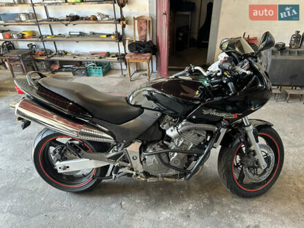 Хонда CB 600F Hornet 2001 в Виннице на Automoto.ua Черный Хонда CB 600F Hornet, объемом двигателя 0.6 л и пробегом 25 тыс. км за 4100 $, фото 1 на Automoto.ua