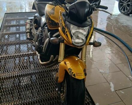 Желтый Хонда CB 600F Hornet, объемом двигателя 0.6 л и пробегом 17 тыс. км за 6000 $, фото 6 на Automoto.ua
