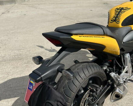 Желтый Хонда CB 600F Hornet, объемом двигателя 0.6 л и пробегом 18 тыс. км за 7000 $, фото 5 на Automoto.ua
