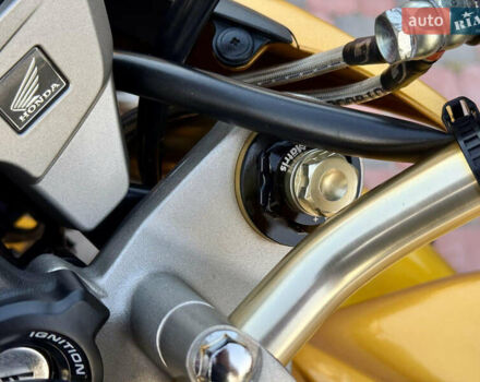 Желтый Хонда CB 600F Hornet, объемом двигателя 0.6 л и пробегом 24 тыс. км за 7100 $, фото 16 на Automoto.ua