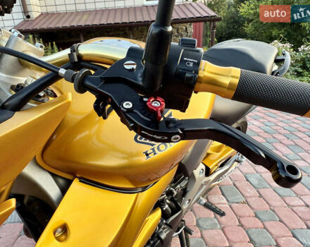 Желтый Хонда CB 600F Hornet, объемом двигателя 0.6 л и пробегом 24 тыс. км за 7100 $, фото 10 на Automoto.ua