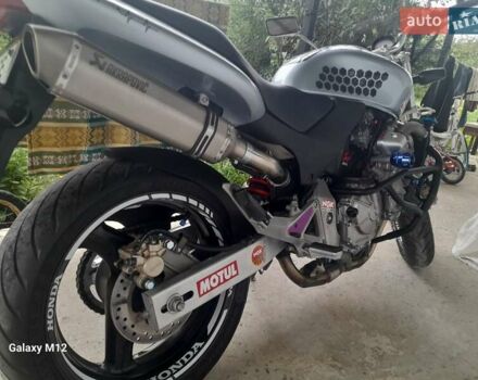 Серый Хонда CB 600F Hornet, объемом двигателя 0.6 л и пробегом 30 тыс. км за 3700 $, фото 5 на Automoto.ua