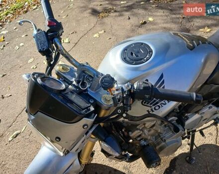Серый Хонда CB 600F Hornet, объемом двигателя 0.6 л и пробегом 73 тыс. км за 3000 $, фото 7 на Automoto.ua