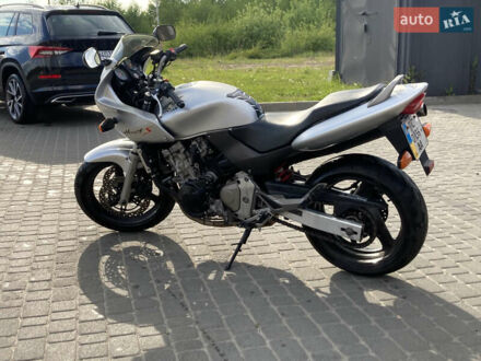 Хонда CB 600F Hornet 2001 в Яворове на Automoto.ua Серый Хонда CB 600F Hornet, объемом двигателя 0.6 л и пробегом 70 тыс. км за 3800 $, фото 1 на Automoto.ua
