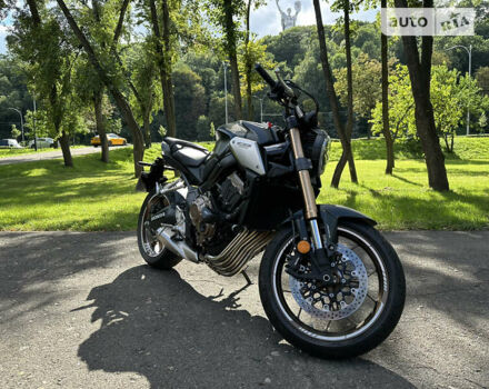 Черный Хонда CB 650R, объемом двигателя 0.65 л и пробегом 2 тыс. км за 10000 $, фото 3 на Automoto.ua