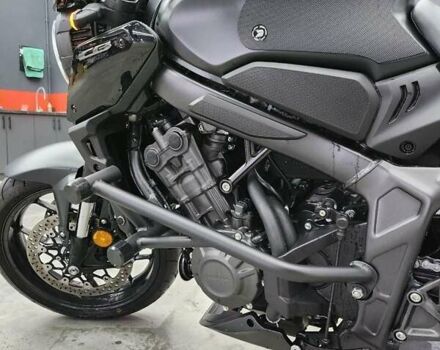 Черный Хонда CB 650R, объемом двигателя 0.65 л и пробегом 3 тыс. км за 9600 $, фото 12 на Automoto.ua