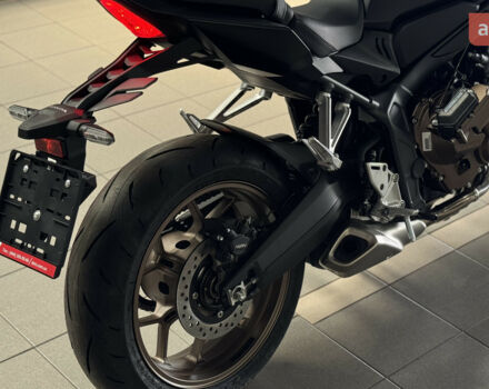 Хонда CB 650R, объемом двигателя 0.65 л и пробегом 0 тыс. км за 10560 $, фото 19 на Automoto.ua