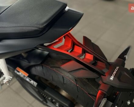 Хонда CB 650R, объемом двигателя 0.65 л и пробегом 0 тыс. км за 10085 $, фото 25 на Automoto.ua